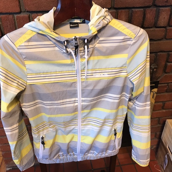 Used once Bench windbreaker size M - Picture 5 of 6